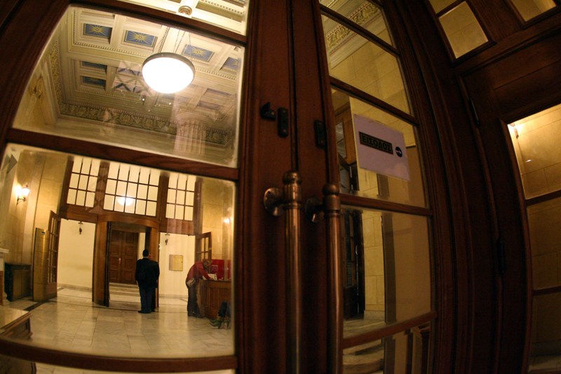 «Αλαλούμ» στη Βουλή – «Μεταφοραί/Μετακομίσεις» ο ναός της Δημοκρατίας - Media