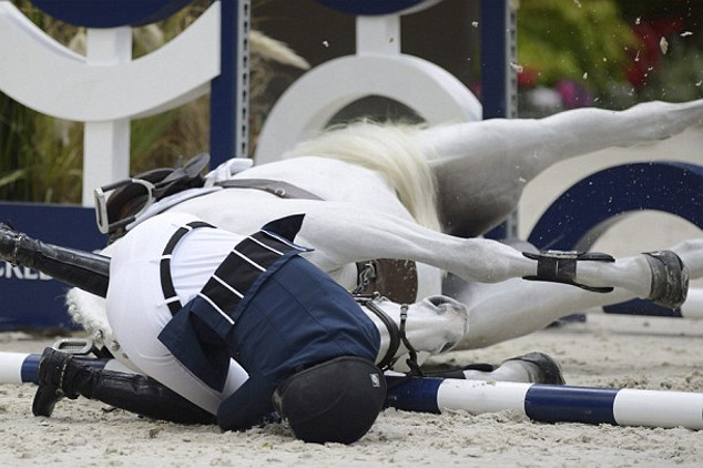 Το ατύχημα της Αθηνάς Ωνάση, που στοίχισε τη ζωή στο άλογο της! (Photos) - Media