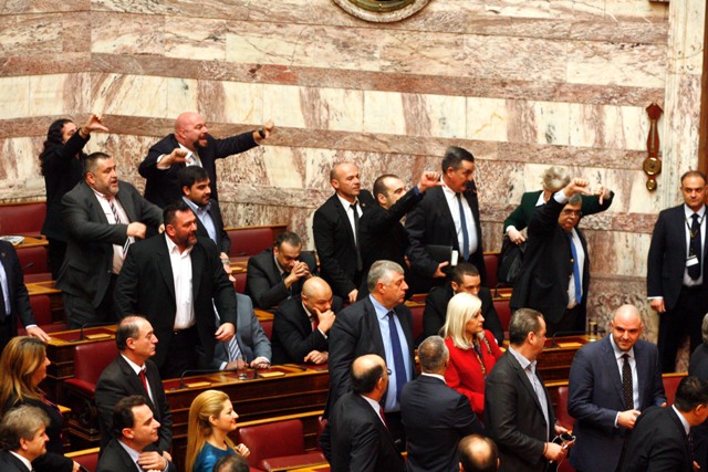 Τα παρασκήνια της (μη) εκλογής προέδρου - Επεισόδιο με χρυσαυγίτες βουλευτές (Photos)  - Media