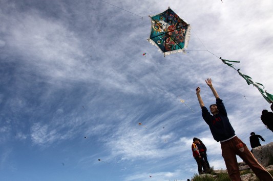 Με τι καιρό θα πετάξουμε χαρταετό - Media