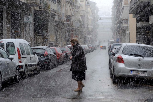 Τα προβλήματα του χιονιά σε Αττική, Εύβοια και Βοιωτία - Δείτε που χρειάζονται αλυσίδες - Media