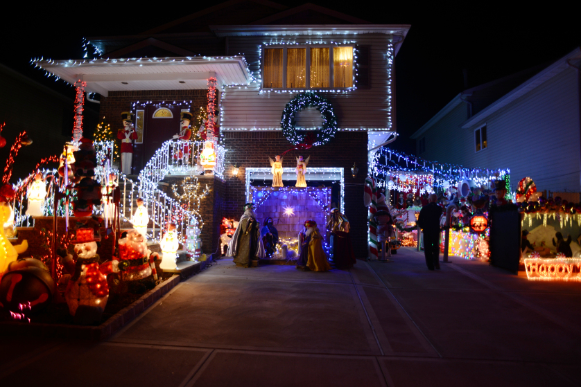 Ξόδεψε 60.000$ για Χριστουγεννιάτικο στολισμό - Media