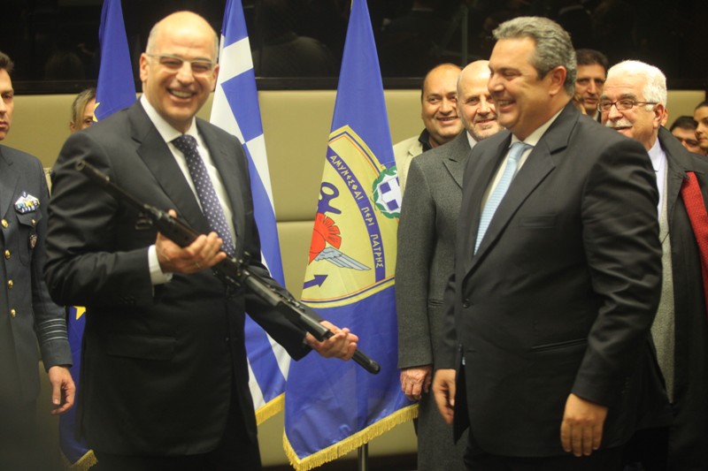 Παράδοση ΥΕΘΑ: Άνοιγμα Καμμένου στα στελέχη των Ενόπλων Δυνάμεων (photos) - Media