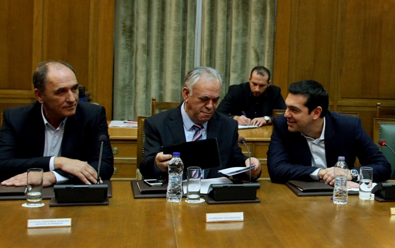 Σύσκεψη Δραγασάκη, Βαρουφάκη, Σταθάκη υπό τον Α. Τσίπρα στις 18:00 - Media