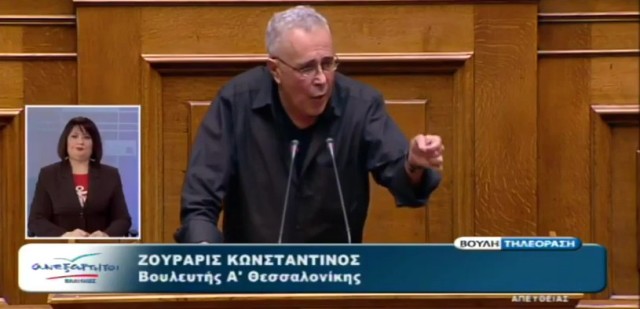 Η μεταφράστρια νοηματικής του Ζουράρι παραμένει στη θέση της, αφού «πήρε την κρυάδα» - Media