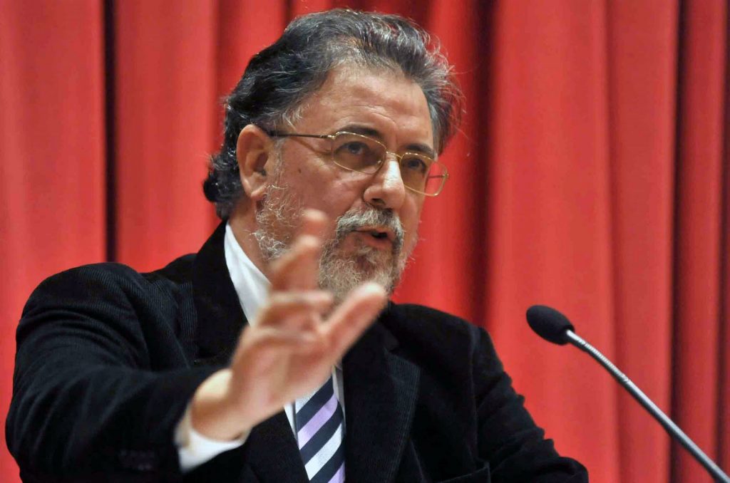 Πανούσης, ταραχές και ταραξίες - Media