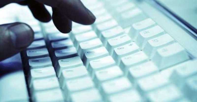 Εντοπίστηκαν οι τρεις φοιτητές με τα υβριστικά σχόλια για τον Βαγγέλη Γιακουμάκη-Αναμένονται συλλήψεις - Media