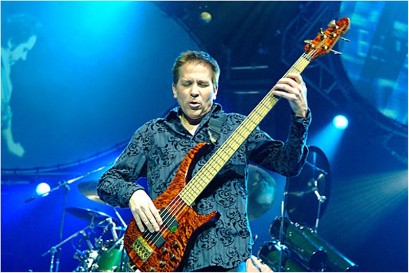 «Έφυγε» ο μπασίστας των Toto, Μάικ Πορκάρο (Video) - Media