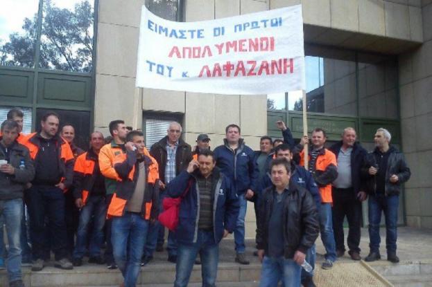 «Είμαστε οι απολυμένοι του Λαφαζάνη» λένε εργαζόμενοι από τις Σκουριές έξω από το Υπουργείο (Photos) - Media