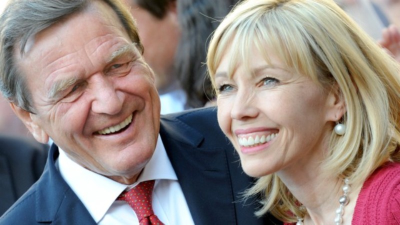 Τέταρτο διαζύγιο για τον Γκέρχαρντ Σρέντερ - Media