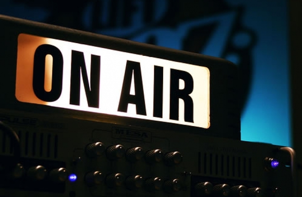 Κατάληψη στο SUPER B από αντιεξουσιαστές  - Media