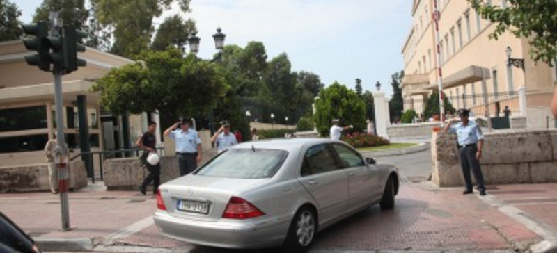 Όχι στα βουλευτικά αυτοκίνητα από Σ.Θεοδωράκη και 8 βουλευτές - Media