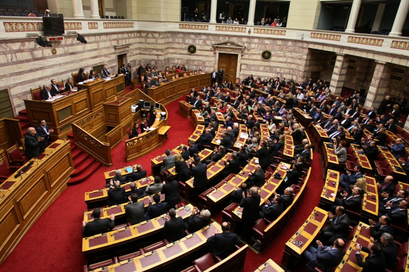 Σε «θέσεις μάχης» οι πολιτικοί αρχηγοί στη Βουλή - Media