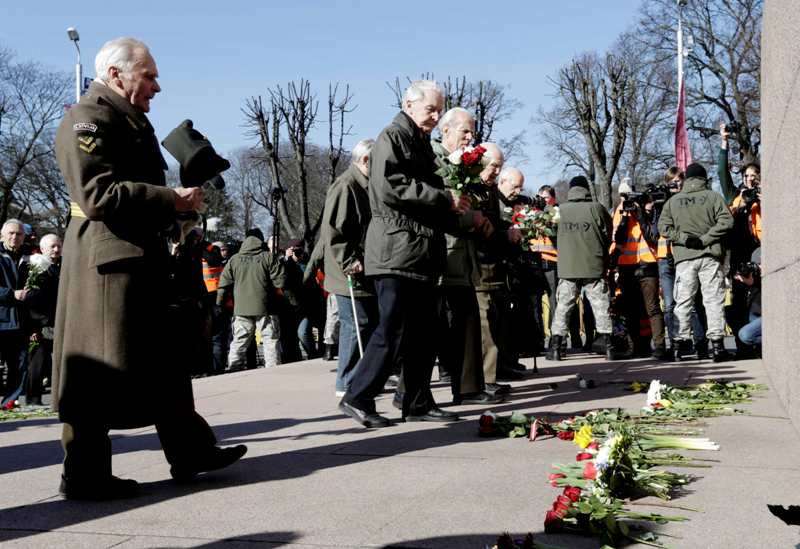 Λετονία: Πορεία βετεράνων των Waffen-ss – Αντισυγκέντρωση από αντιφασίστες (Photos/Video) - Media