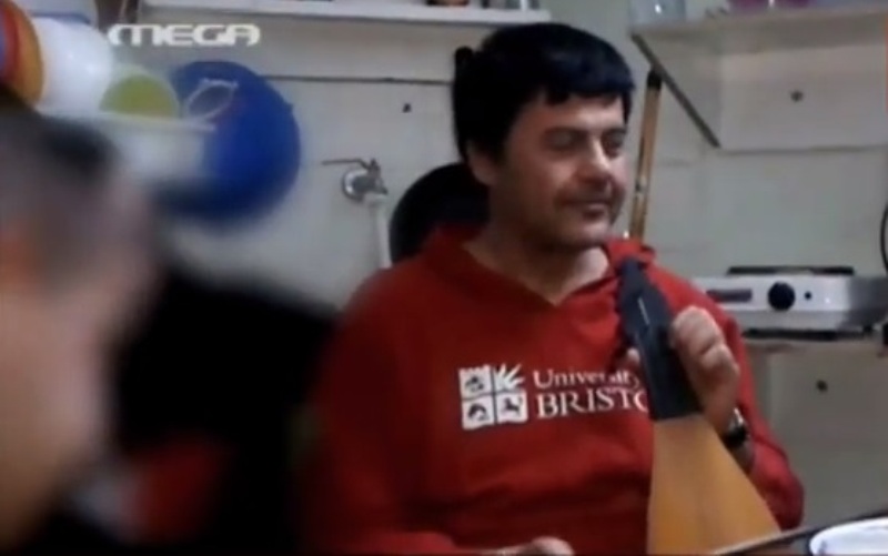 Ο Χριστόδουλος Ξηρός παίζει λύρα σε… πάρτι στις φυλακές Κορυδαλλού! (Video) - Media