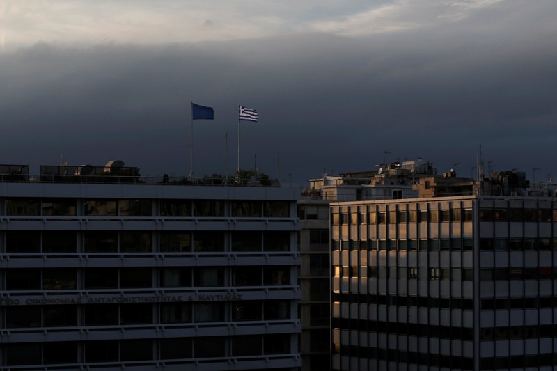 Στης Ελλάδας την ποδιά σφάζονται… δύο αυστριακοί οικονομολόγοι  - Media