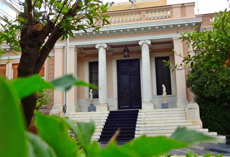 Αισιόδοξη για αμοιβαία επωφελή συμφωνία ως το τέλος του μήνα η κυβέρνηση - Επιμένει στα τέσσερα σημεία πολιτικής διαφωνίας - Media