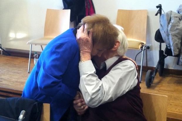 Το φιλί του Ναζί στην Εβραία που επέζησε από το Άουσβιτς (photos) - Media