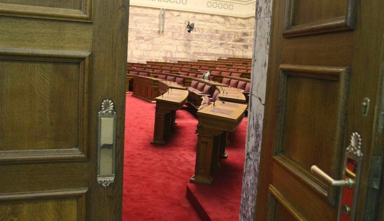Ντόμινο διορισμών «συγγενών και φίλων» στον κρατικό μηχανισμό - Media