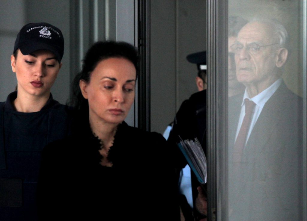 Καταγγελίες για προνόμια της Βίκυς Σταμάτη στο Δρομοκαΐτειο: Έκανε βόλτες στο δάσος με τον Άκη - Media