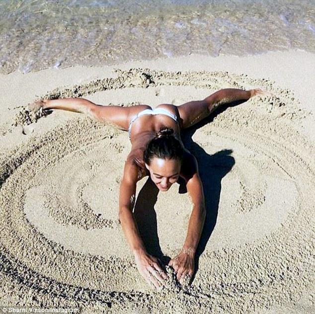 Η Μιράντα Κερ με σχεδόν ανύπαρκτο μπικίνι (photo/video) - Media