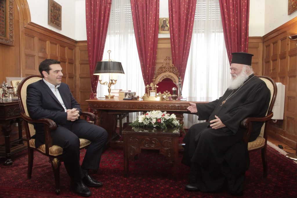 Τρεις στους τέσσερις Έλληνες υπέρ του διαχωρισμού Κράτους - Εκκλησίας - Media