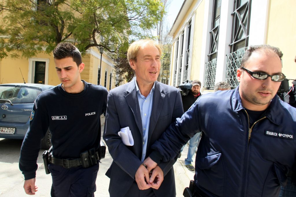 Σκάνδαλο εξοπλιστικών: Κατάλογο με τους Έλληνες πελάτες του υποσχέθηκε ο τραπεζίτης Όσβαλντ - Media
