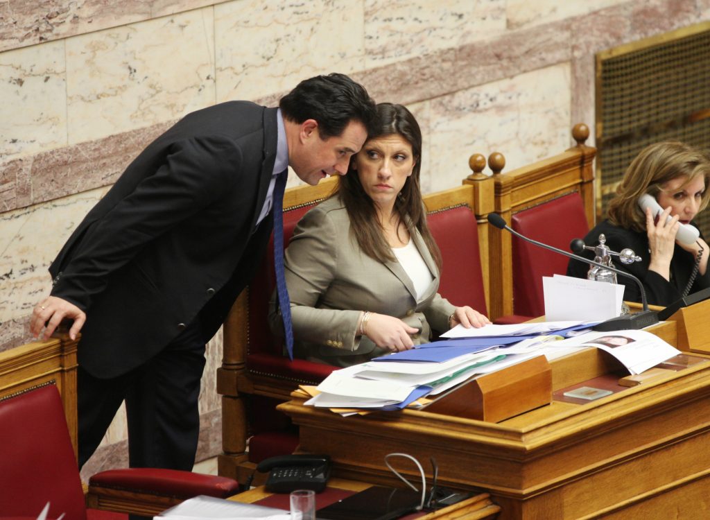 Νέο «χώσιμο» Άδωνι στην Ζωή για την συνέντευξη τύπου: Υπερπαραγωγή, τετρακάμερο άντε και που να σφίξουν οι ζέστες - Media