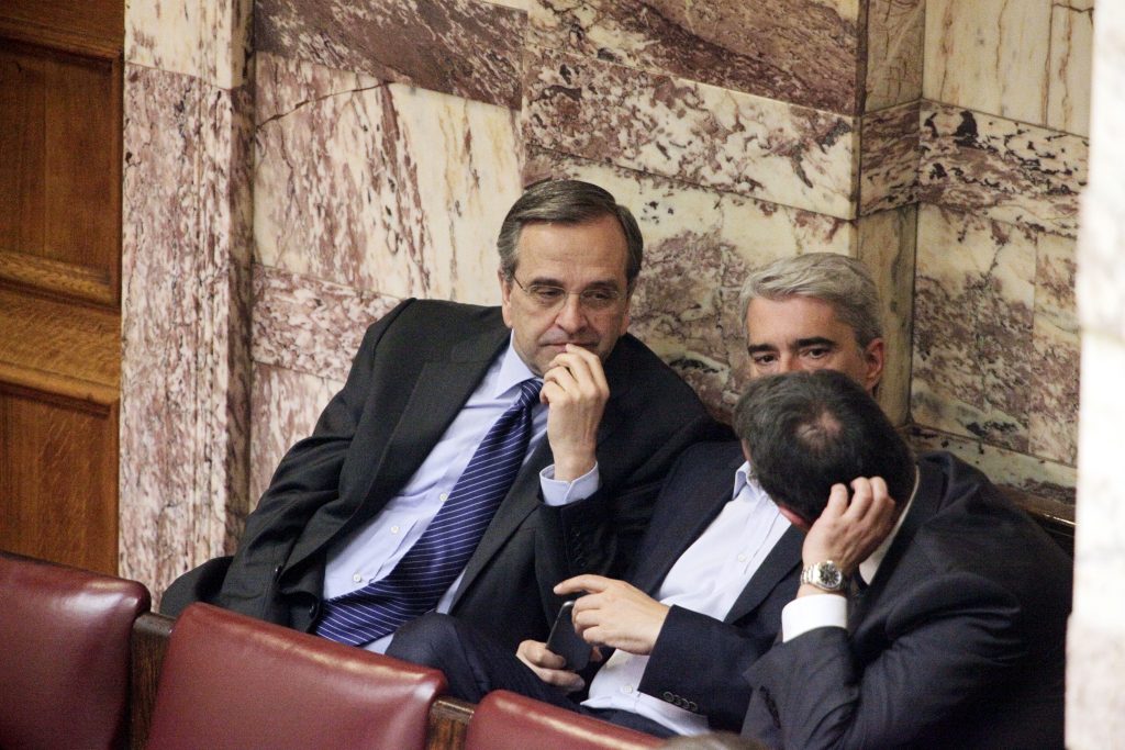 Σαμαράς, Κεδίκογλου και Σταϊκούρας «τα λένε» στα ορεινά της Βουλής (Photos) - Media