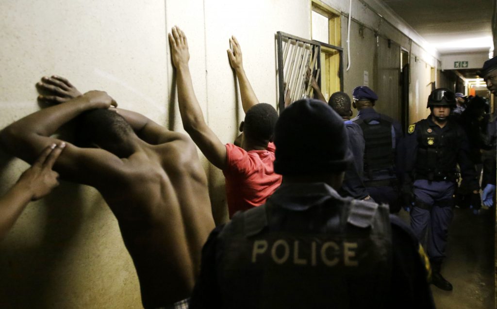 Αστυνομία και ΕΥΠ ερευνούν κυκλώματα δουλεμπόρων στους κόλπους τους - Media