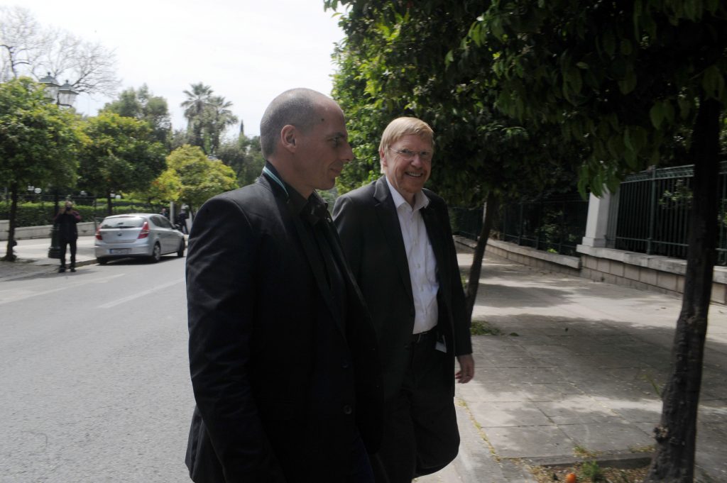 Βουλή: Συνεδρίασε η πολιτική ομάδα διαπραγμάτευσης - Ετοιμάζει σχέδιο νόμου με τη «λίστα Βαρουφάκη» - Media