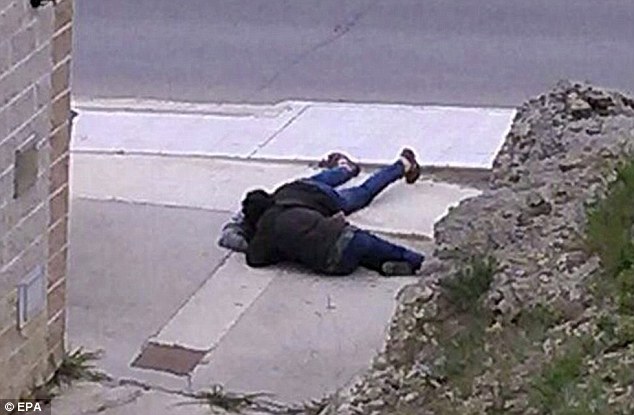 Πυροβόλησε το αγόρι της κόρης του και τον σκότωσαν οι αστυνομικοί (Photo) - Media