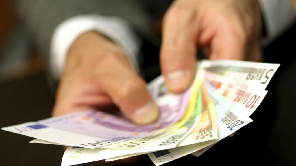 Την παραπομπή σε δίκη 8 ατόμων που «πουλούσαν» επιδοτήσεις σε μικροεπενδυτές, προτείνει ο εισαγγελέας - Media