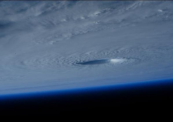 Φωτογραφίες του τυφώνα Maysak από το διάστημα που κόβουν την ανάσα - Media