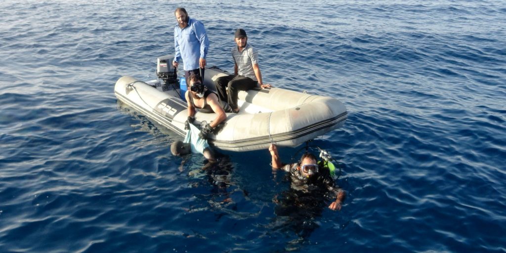 Εκατοντάδες μετανάστες ήταν κλειδωμένοι στα αμπάρια – Φόβοι για περισσότερους από 700 νεκρούς (Video) - Media