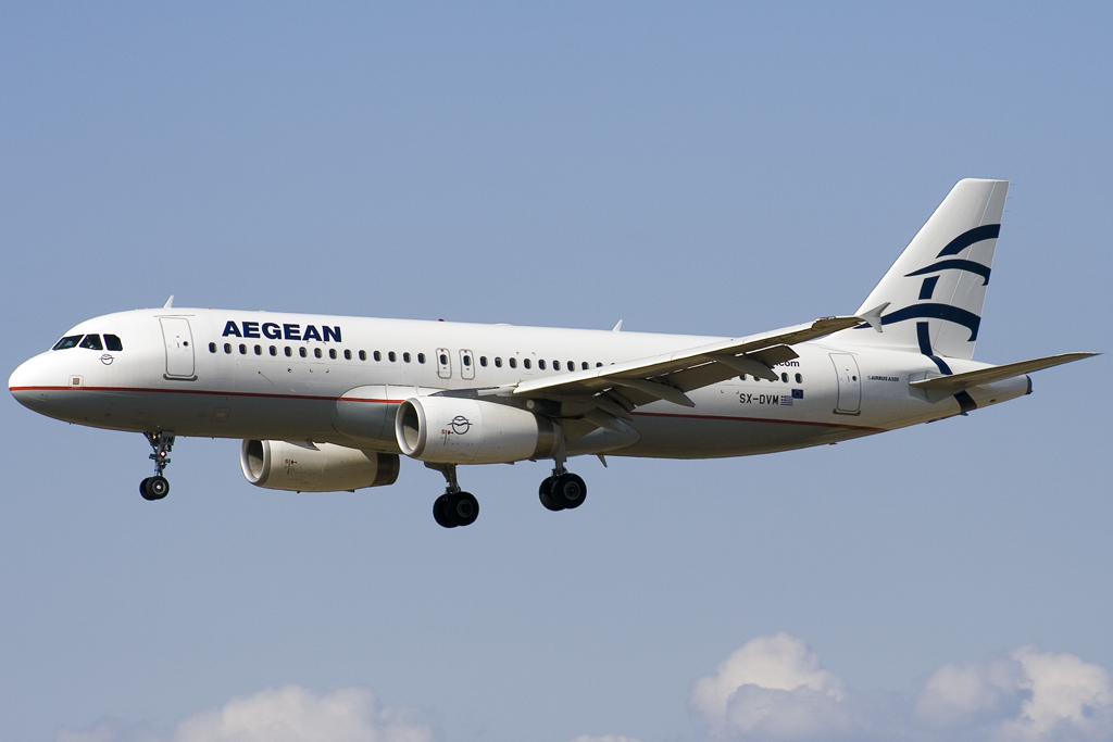 Ράγισε παράθυρο σε αεροσκάφος της Aegean ενώ προσγειωνόταν - Media