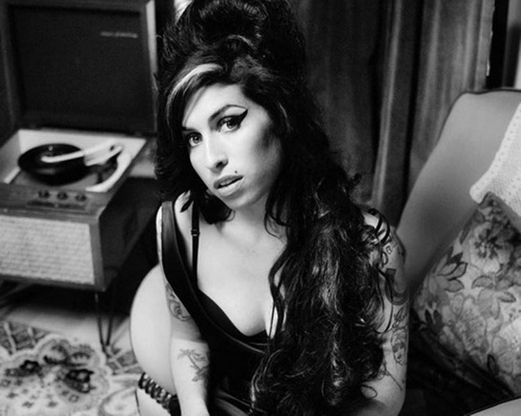 Δείτε το επίσημο τρέιλερ από την βιογραφία της Εΐμι Γουαινχάουζ (Video) - Media