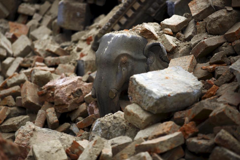 Φωτορεπορτάζ του Reuters αποτυπώνει το μέγεθος της καταστροφής στο Νεπάλ - Media