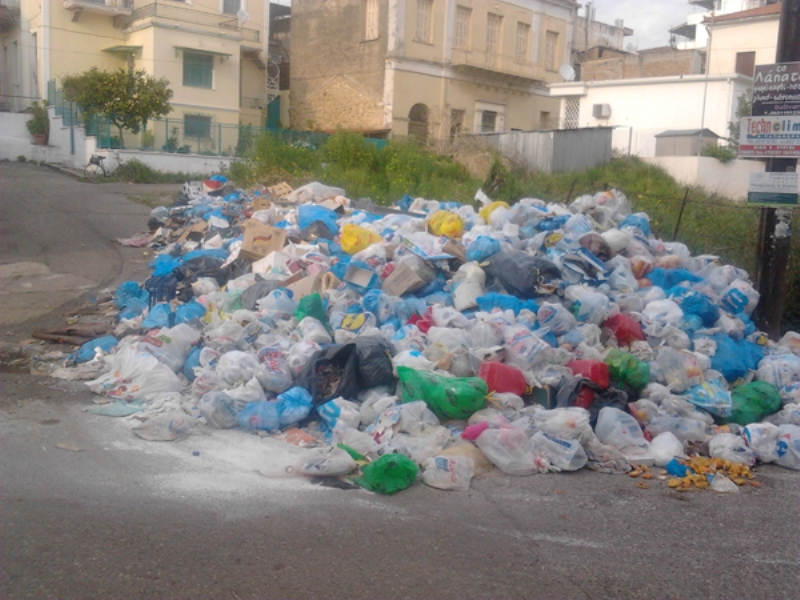 Περίπου 13.000 τόνοι απορριμμάτων «πνίγουν» τον Πύργο - Media