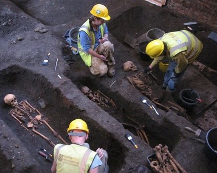 Μεσαιωνικό νεκροταφείο ανακαλύφθηκε στο Cambridge (Photos) - Media