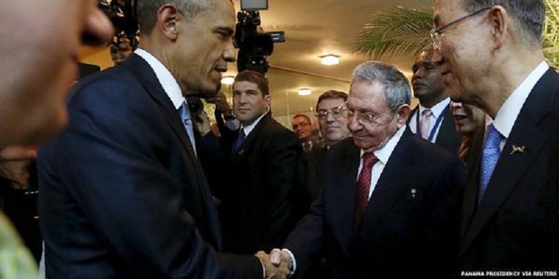 Η ιστορική συνάντηση των Μπαράκ Ομπάμα και Ραούλ Κάστρο - Media