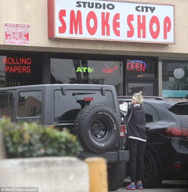 Έκανε τατουάζ τον Δία, αλλά της βγήκε…Κρόνος (Photos) - Media