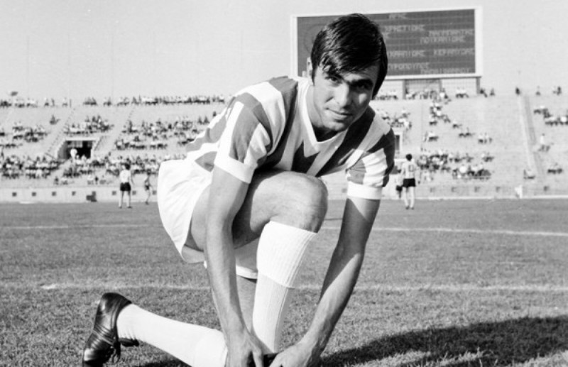 Στο νοσοκομείο ο παλαίμαχος θρύλος του ποδοσφαίρου Γιώργος Δεληκάρης - Media