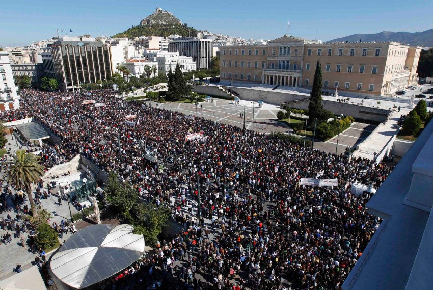 Βερολίνο: Διαδήλωση αντιεμβολιαστών, ακροδεξιών και συνωμοσιολόγων που αντιτίθενται στα μέτρα για τον περιορισμό της covid-19  - Media