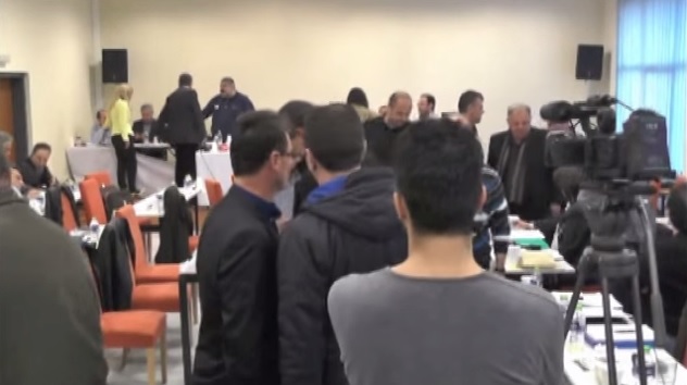 Απίστευτος καβγάς στο Περιφερειακό Συμβούλιο Δ. Μακεδονίας (Video) - Media