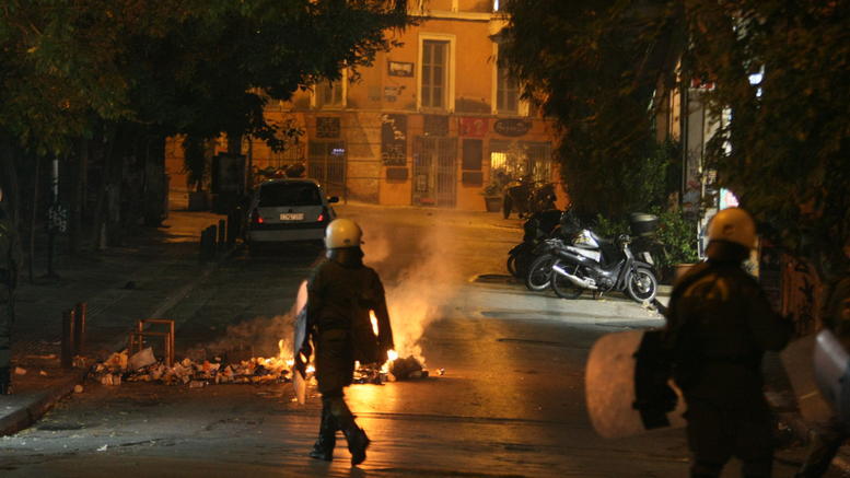 Εξάρχεια: Νέες επιθέσεις σε διμοιρία των ΜΑΤ - Media