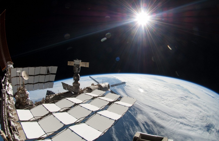 Drone πέφτει ανεξέλεγκτο στη Γη από το διάστημα! - Media