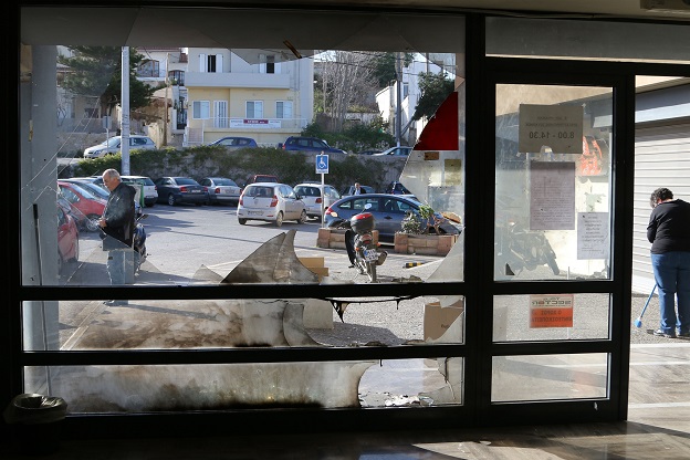 Έκρηξη στην εφορία Ηρακλείου (Photos) - Media
