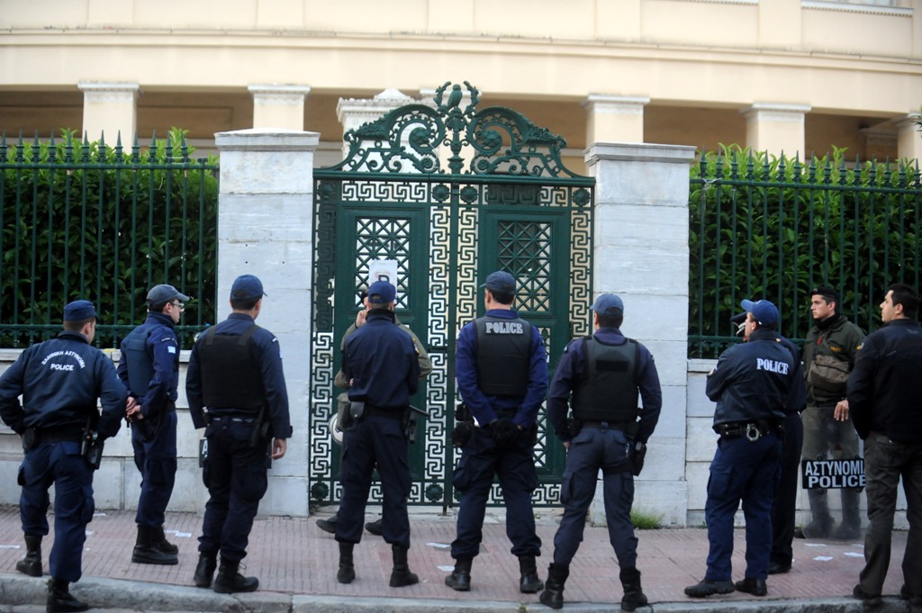 Καταδικάζει η Νεολαία ΣΥΡΙΖΑ την αστυνομική επέμβαση στην Πρυτανεία - Media