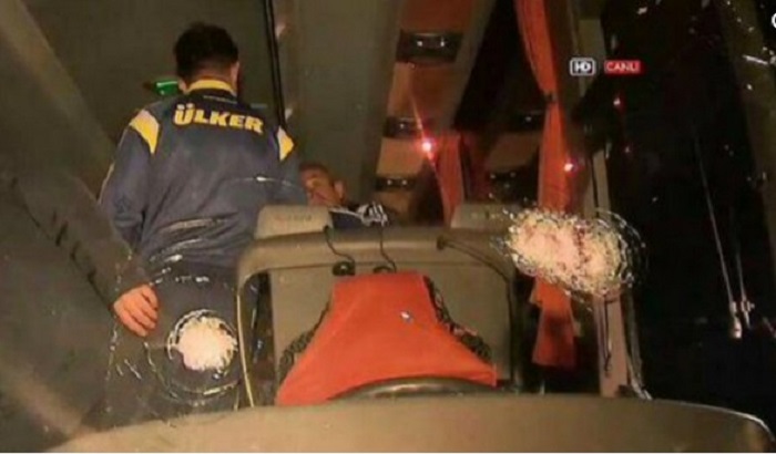 Ένοπλη ενέδρα στο πούλμαν της Φενέρ! (Photos & Video) - Media